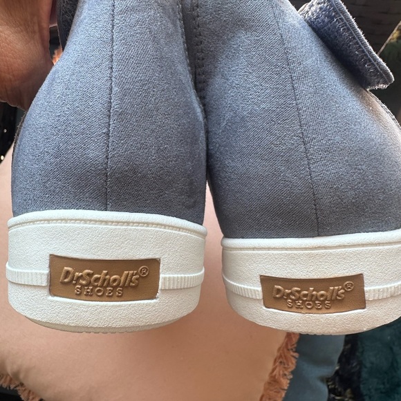 Dr. Scholl's Blue Sandals with Modern Criss-Cross Design - Picture 4 of 5